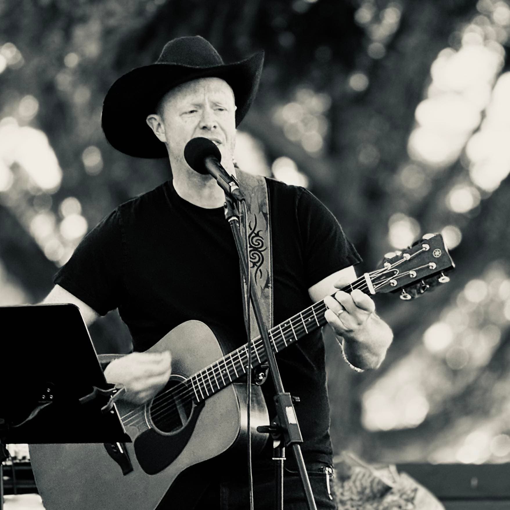 Graham Innes performing live